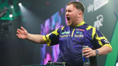 Littler probleemloos naar halve finales WK darts met 5-0 zege op Ratajski
