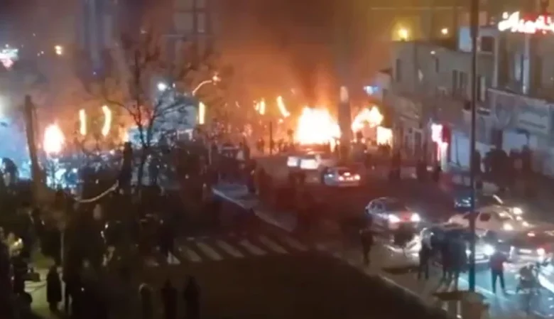 Live updates: Anti-government protests spread in Iran as authorities cut communications