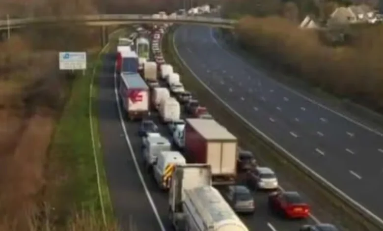 M5 traffic LIVE: Cars at a standstill in both directions due to 'police incident'