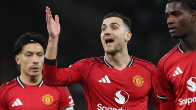Man Utd fans in disbelief over what Diogo Dalot did during Wolves draw, ‘Why is he…’