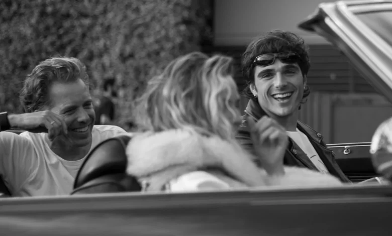 Margot Robbie & Jacob Elordi Look Great Together in Traffic in New Pics