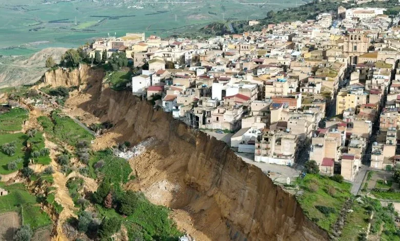 Massive landslide sparks evacuation of 1,000 residents from Italian town