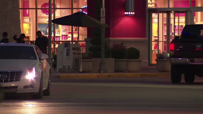 Memorial City Mall evacuated after ammonia leak