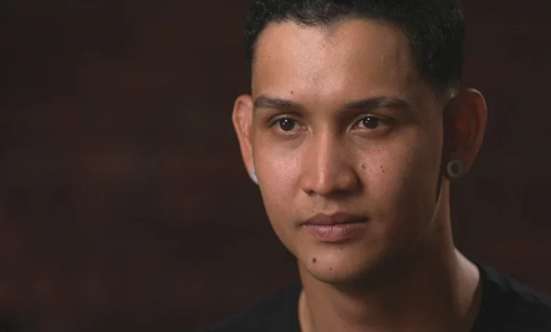 Men detained in El Salvador's notorious prison detail harrowing experiences: "You're in hell"