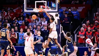 Men's Basketball Battles Saint Joseph's On Saturday