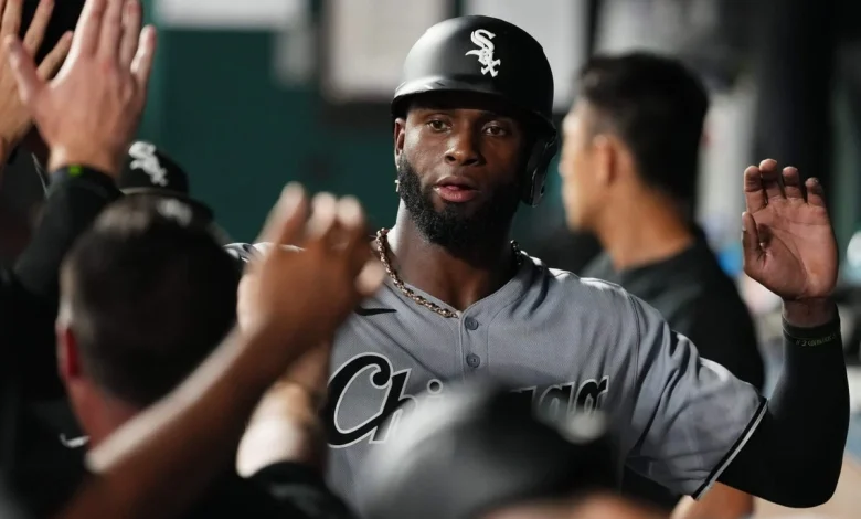 Mets bolster outfield defense by acquiring Luis Robert Jr. from White Sox
