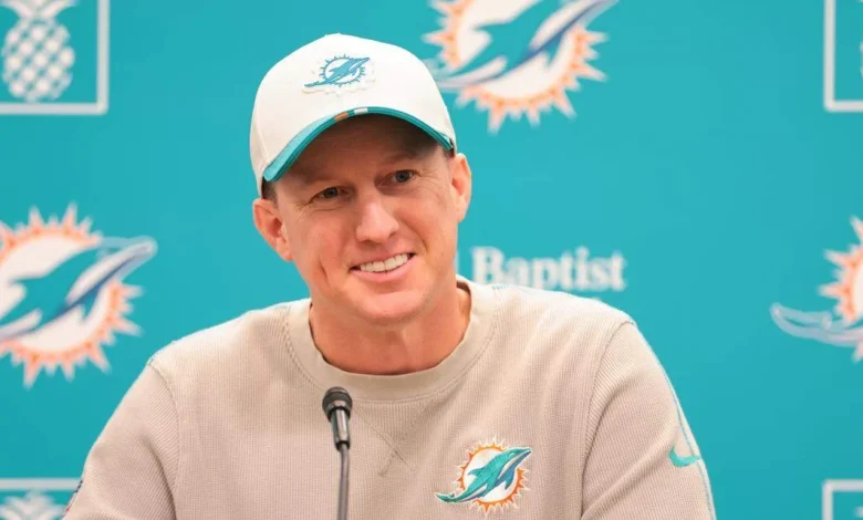 Miami Dolphins retain Bobby Slowik as offensive coordinator