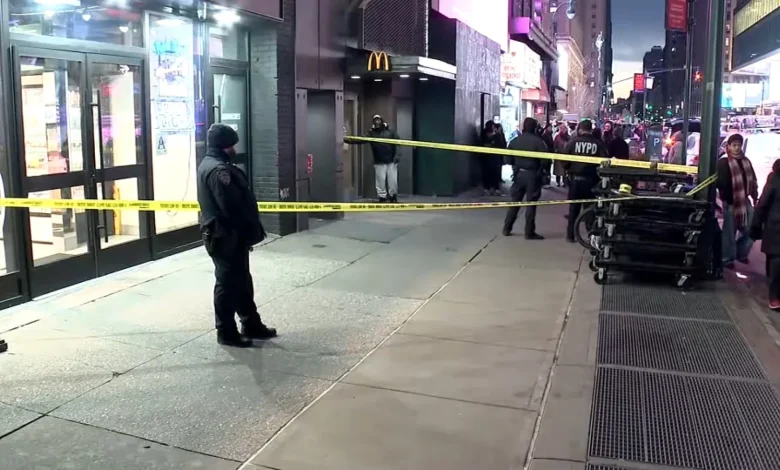 Midtown stabbing: 28-year-old man stabbed near Penn Station in Manhattan; no arrests, police say
