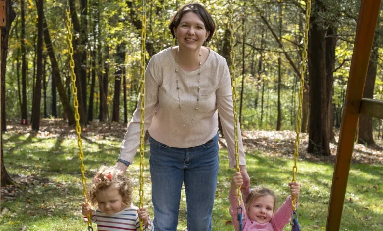 More single women in their 40s are using IVF to have children : NPR