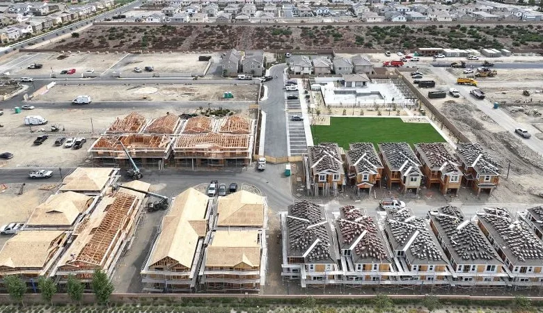 Mortgage rates fall to lowest level in more than three years