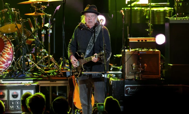 Neil Young Wages War Against Apple, Verizon Over Trump Support