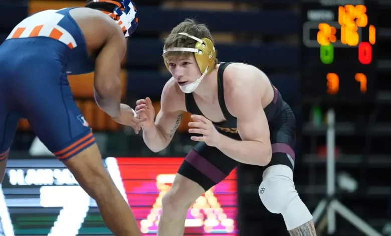 No. 7 Minnesota Blitzes No. 11 Illinois in Champaign, 27-9