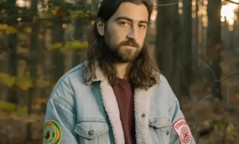 Noah Kahan Teases New Album with Mysterious CDs and Vinyl on Website