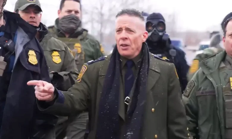 Nos EUA, polícia acende alerta por roupas parecidas com uniformes nazistas