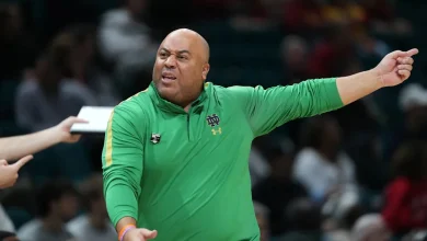 Notre Dame coach Micah Shrewsberry charges at official after controversial call