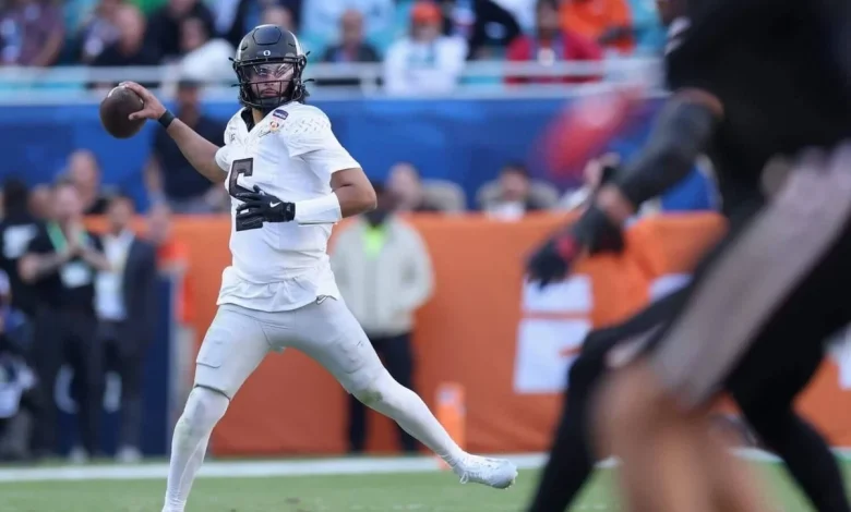 Oregon quarterback Dante Moore will return for 2026 season