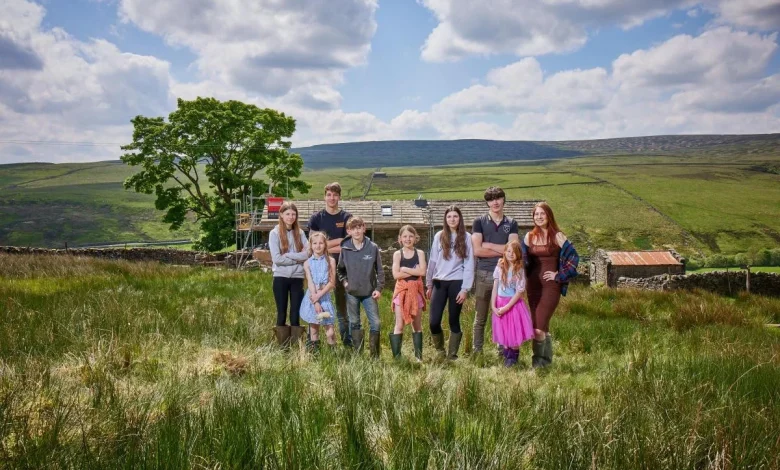 Our Farm Next Door Amanda, Clive And Kids to return to our screens this month