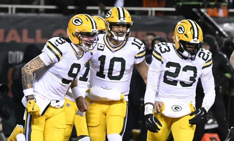 Packers dominate first half to take 21-3 lead into locker room