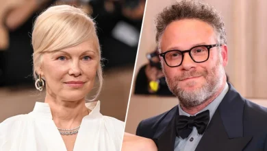 Pamela Anderson Felt "Yucky" Seeing Seth Rogen At Golden Globes