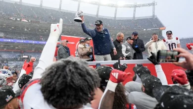 Patriots gush about Mike Vrabel as head coach deflects credit from self