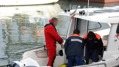 Paura sul Tevere: barca in avaria trascinata dalla corrente, salvati tre diportisti