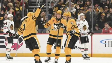 Penguins spread the wealth, rout Blackhawks to extend winning streak to 5