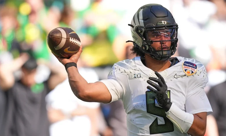 Quarterback Dante Moore returning to Oregon in 2026