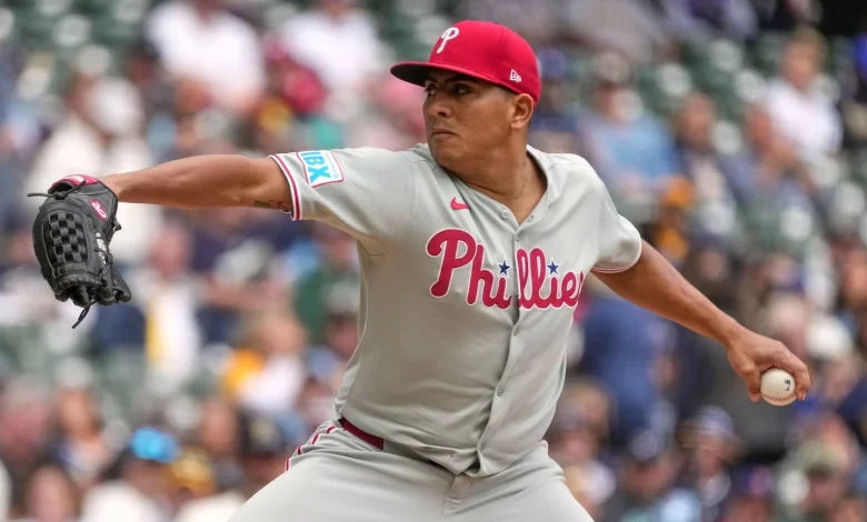 Red Sox agree to contract with free agent lefthander Ranger Suárez