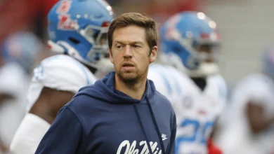 Report: Charlie Weis Jr. to remain at LSU after speaking to Eagles