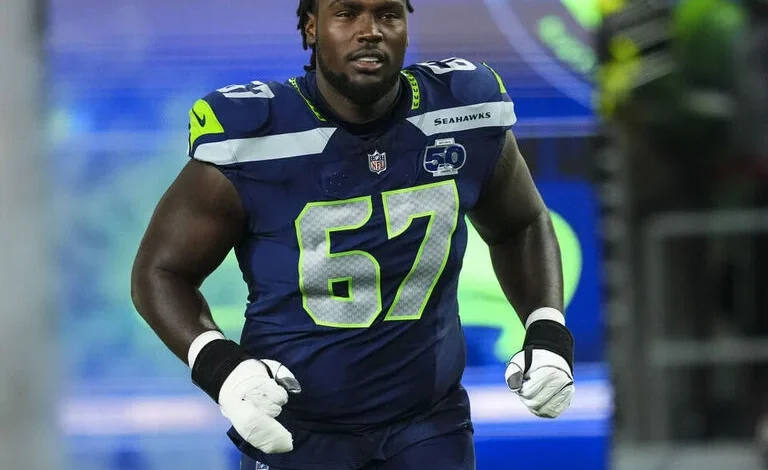 Report: Seahawks sign Cross to 4-year, $104.4M extension