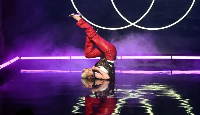 Robyn is back - and so is her madcap sense of style