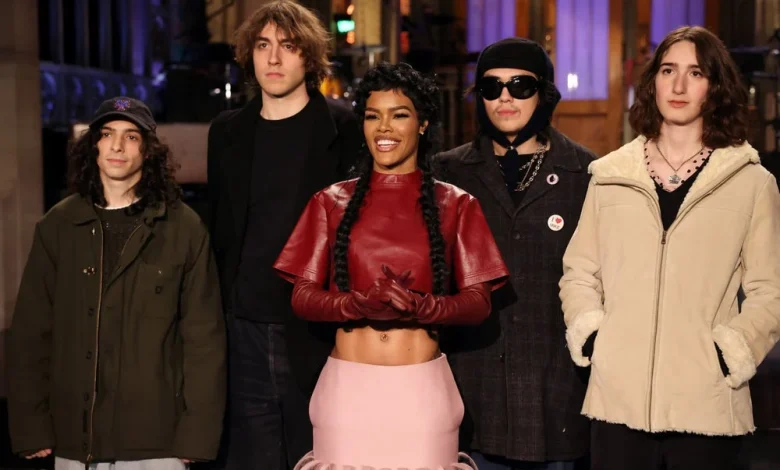 SNL imagines an award show all about Trump