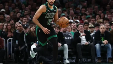 Same jersey, different job: Derrick White