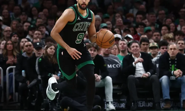 Same jersey, different job: Derrick White