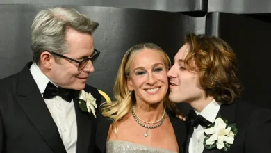 Sarah Jessica Parker Shimmers on the Golden Eve Red Carpet