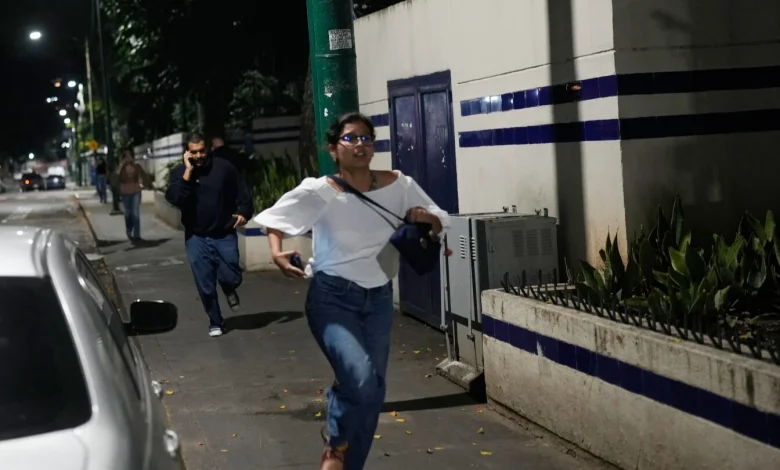 Se escuchan al menos siete explosiones y aviones a baja altura en Caracas