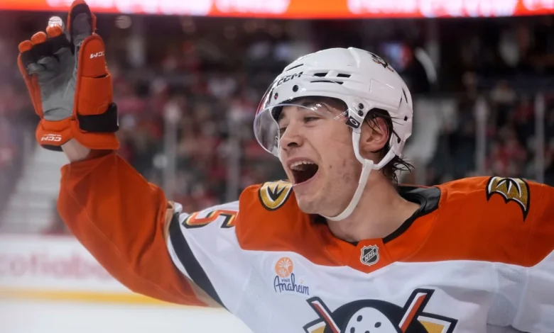 Sennecke completes 1st NHL hat trick in OT, Ducks top Flames for 7th win in row