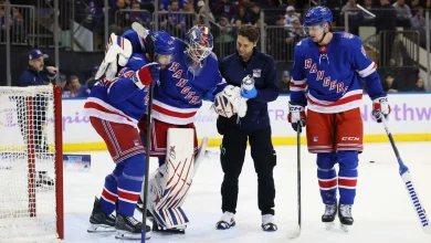 Shesterkin leaves Rangers game against Mammoth with lower-body injury