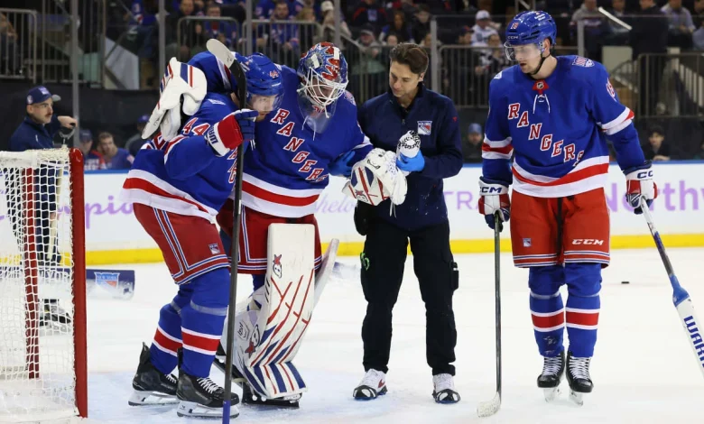 Shesterkin leaves Rangers game against Mammoth with lower-body injury