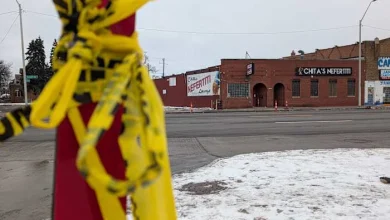 Shooting and stabbing at Detroit bar leaves 1 dead, 1 critically injured