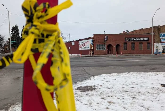 Shooting and stabbing at Detroit bar leaves 1 dead, 1 critically injured