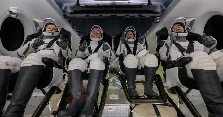 Sick astronaut returns to Earth with crew in NASA’s 1st medical evacuation