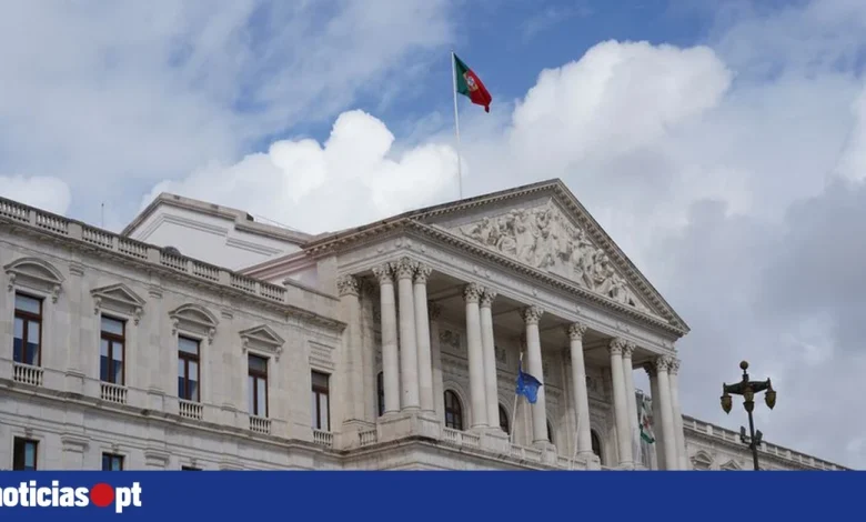 Sindicato considera inaceitável abordagem ao jornalista da Sábado no parlamento