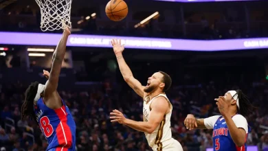 Steph Curry exits Warriors-Pistons game with knee soreness