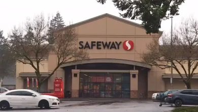 Suspect arrested after stabbing at Safeway in Southeast Portland