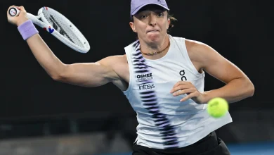 Swiatek bests Kalinskaya in rollercoaster Australian Open three-setter