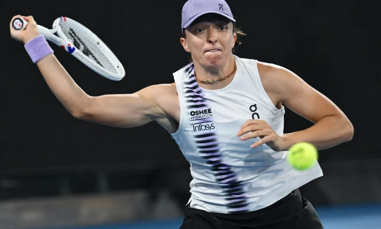 Swiatek bests Kalinskaya in rollercoaster Australian Open three-setter