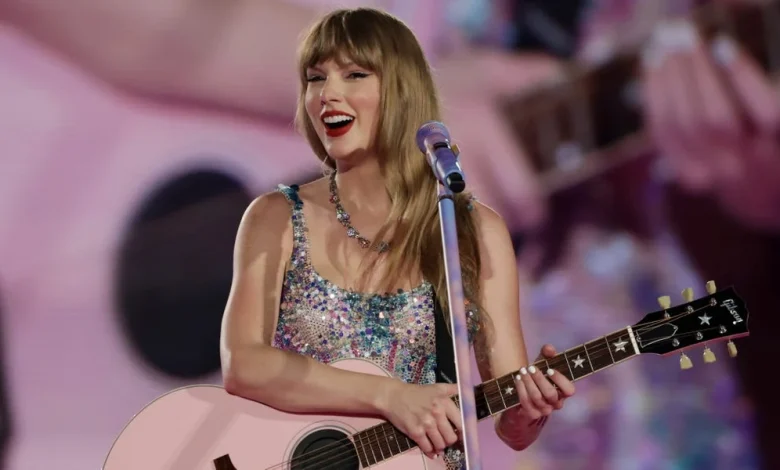 Taylor Swift's Text Messages to Blake Lively Prove She's a Good Friend