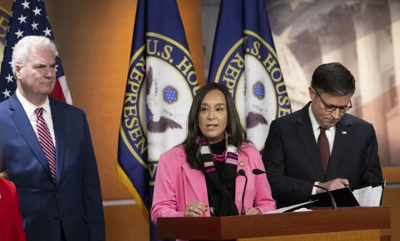 Texas Dems, De La Cruz vote yes on ACA subsidy extension