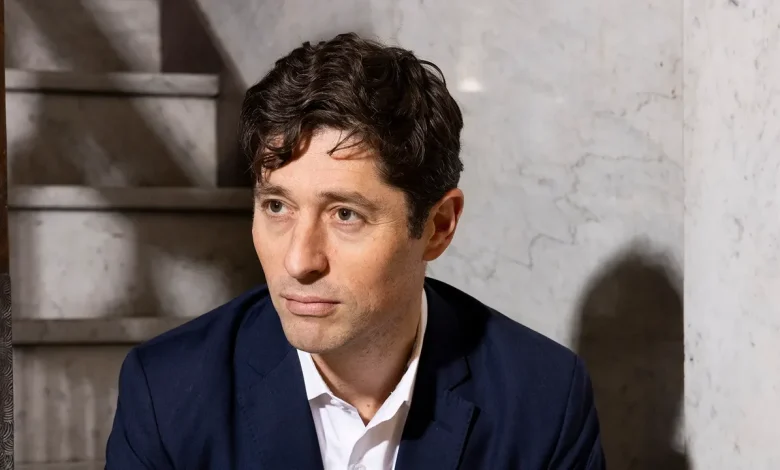 The Mayor of an Occupied City